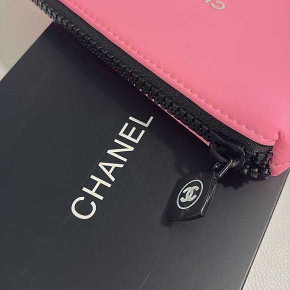 Brand New in Box Chanel Cosmetic Pouch. Perfect for gifting - Picture 4 of 5